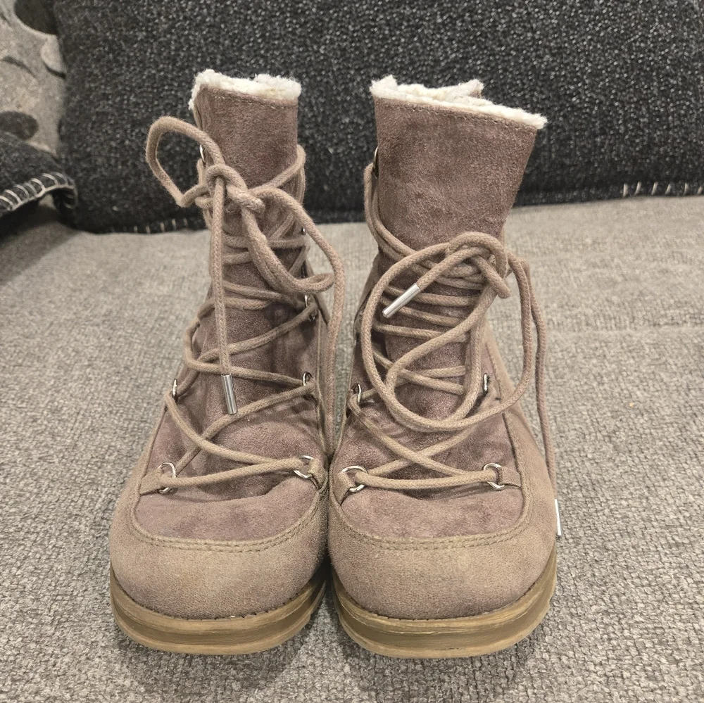Mad Love‎ Tan Lace-Up Winter Boots